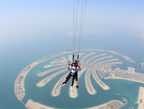 Esktremalne atrakcje Dubaju - skok ze spadochronem